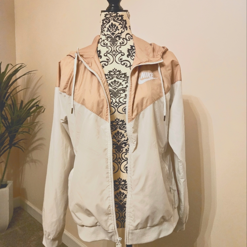 Nike Jacket *ALMOST NEW CONDITION*